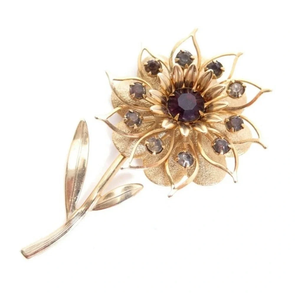 VINTAGE LARGE PURPLE & GRAY RHINESTONE GOLD PLATED‎ TIERED FLOWER BROOCH PIN